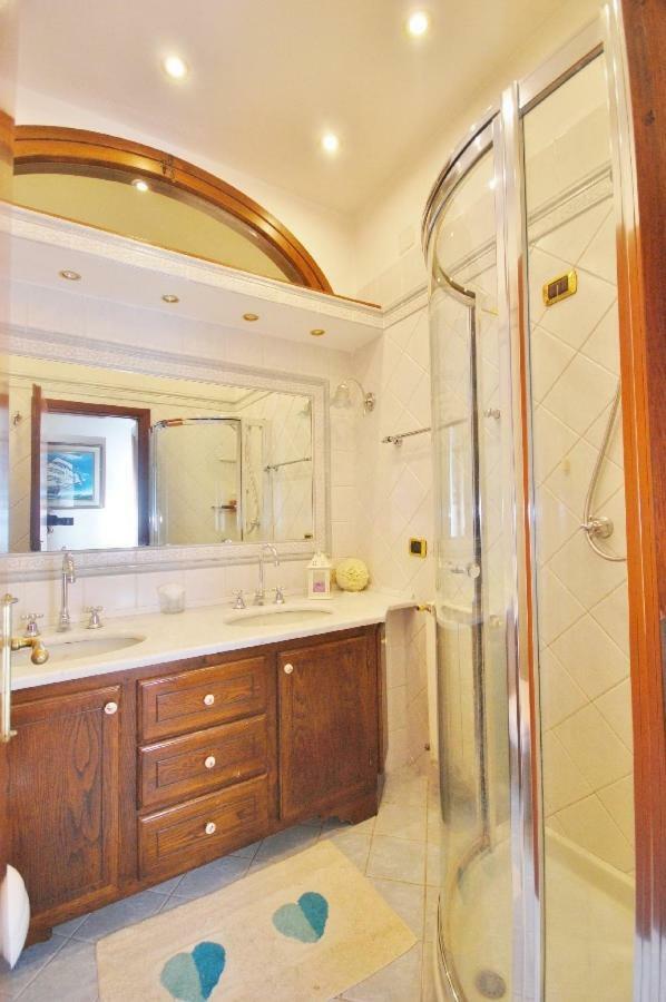 Raffinato Attico Vicino Al Mare Con Solarium Lido Di Camaiore Exterior foto
