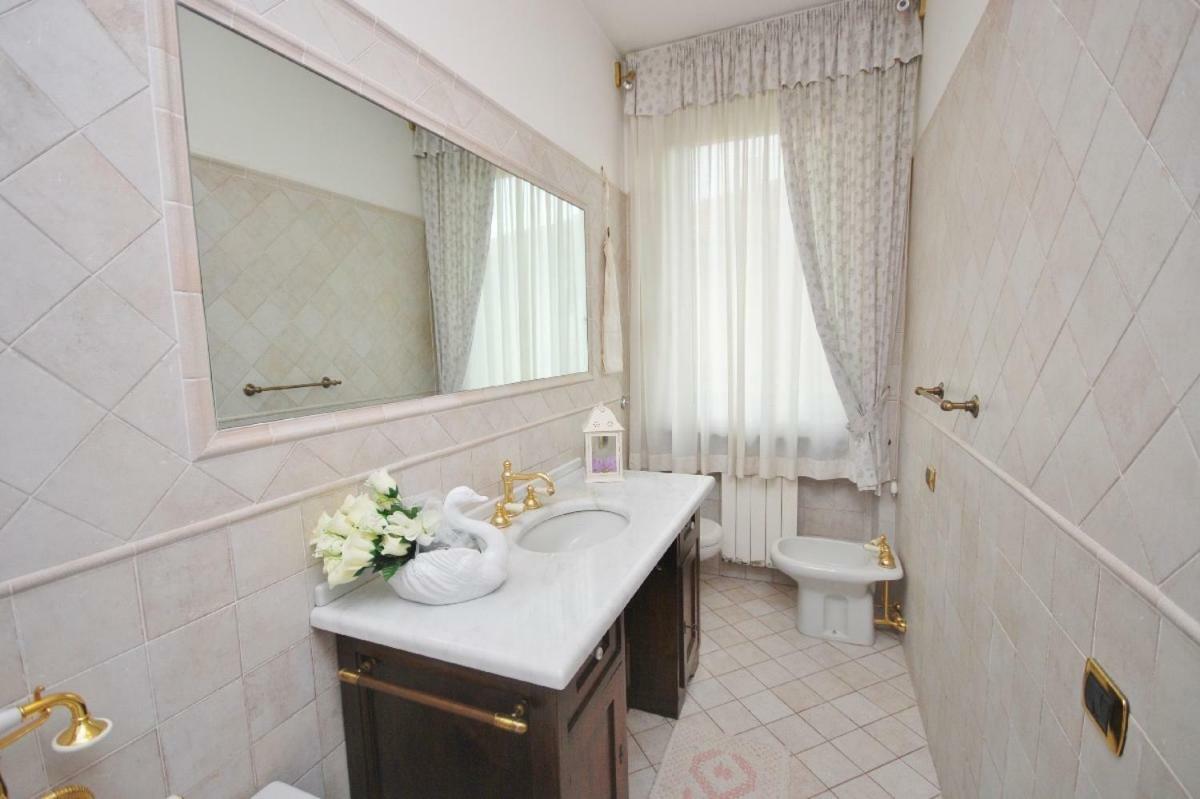 Raffinato Attico Vicino Al Mare Con Solarium Lido Di Camaiore Exterior foto