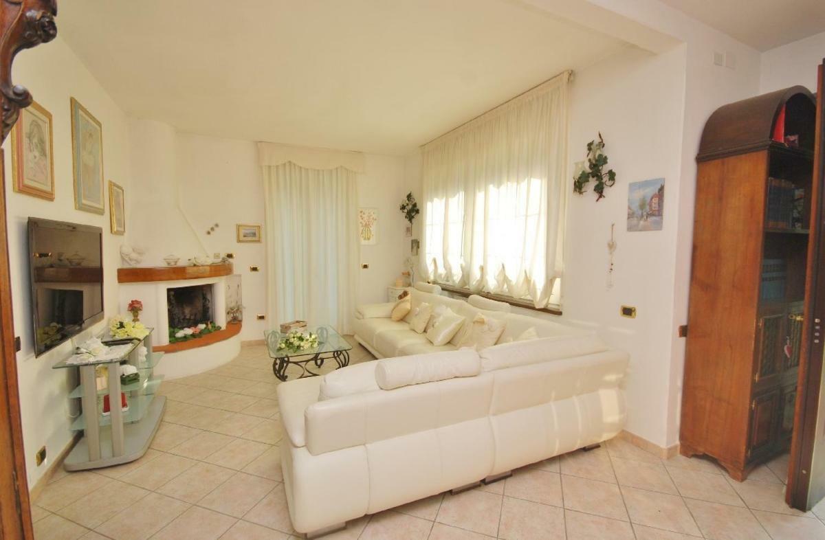 Raffinato Attico Vicino Al Mare Con Solarium Lido Di Camaiore Exterior foto